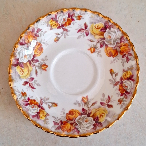SALE!! ROYAL ALBERT "LENORA" Coffe/ tea cup & saucer - Picture 4 of 6